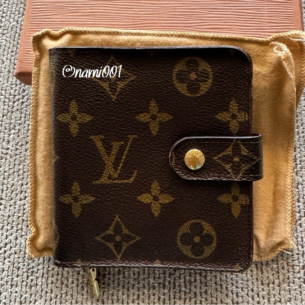 Vintage Louis Vuitton Monogram Bi-fold Compact Wallet Gold Accent - EUC